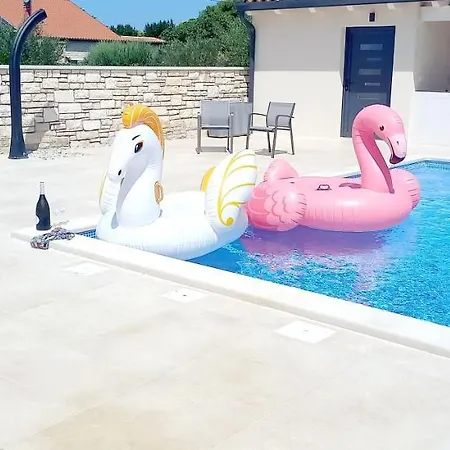 Salvore - New Luxury House, Heated Pool, Near Beaches, Playroom - Istria Villa Savudrija