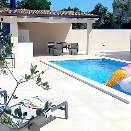 Salvore - New Luxury House, Heated Pool, Near Beaches, Playroom - Istria