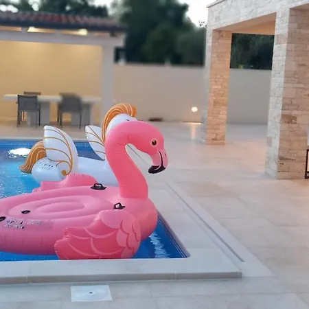 Villa Salvore - New Luxury House, Heated Pool, Near Beaches, Playroom - Istria