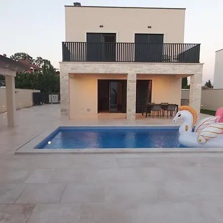 Salvore - New Luxury House, Heated Pool, Near Beaches, Playroom - Istria * Savudrija