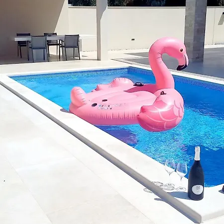 Salvore - New Luxury House, Heated Pool, Near Beaches, Playroom - Istria