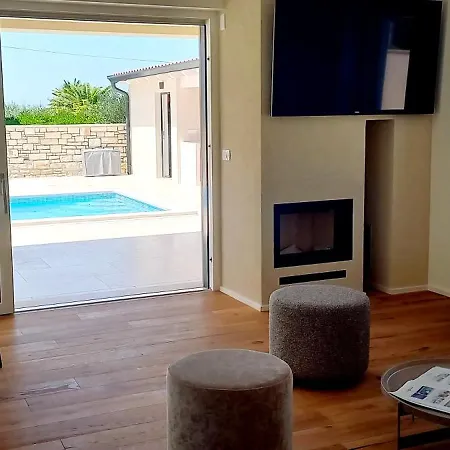Salvore - New Luxury House, Heated Pool, Near Beaches, Playroom - Istria