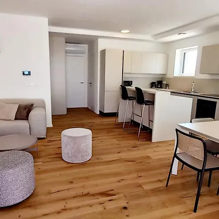 Salvore - New Luxury House, Heated Pool, Near Beaches, Playroom - Istria *
