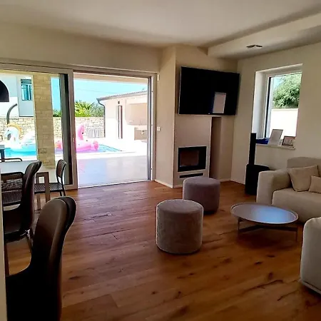 Salvore - New Luxury House, Heated Pool, Near Beaches, Playroom - Istria