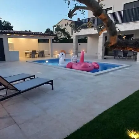 Salvore - New Luxury House, Heated Pool, Near Beaches, Playroom - Istria * Savudrija