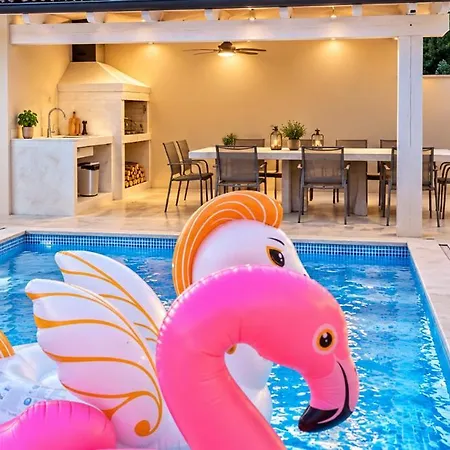 Willa Salvore - New Luxury House, Heated Pool, Near Beaches, Playroom - Istria Savudrija