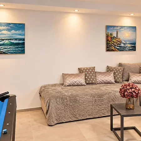 Salvore - New Luxury House, Heated Pool, Near Beaches, Playroom - Istria Savudrija